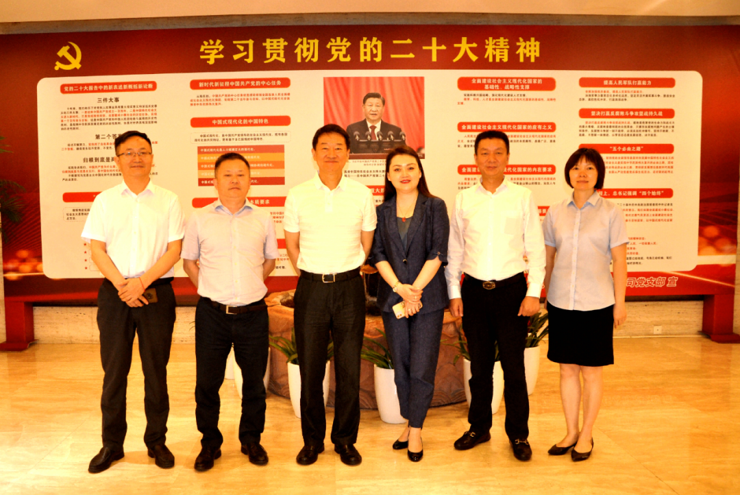 四川尊龙凯时集团党委书记、董事长任丁调研花园宾馆