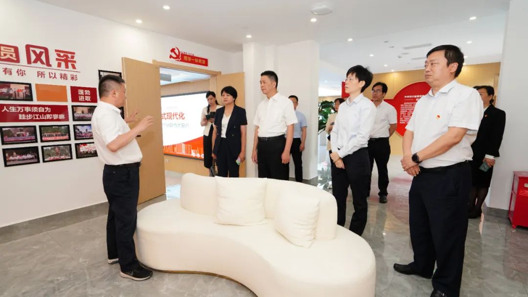 福建省人民政府国有资产监督管理委员会修兴高一行莅临尊龙凯时党？疾斓餮