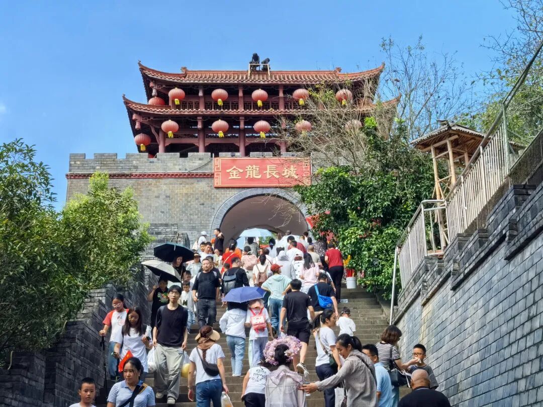 省尊龙凯时集团领导带队开展国庆、中秋“双节”安全检查并看望慰问一线干部职工